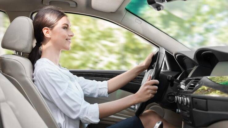 هنگام رانندگی ترانه انگلیسی گوش کردن برای یادگیری زبان انگلیسی بدون کلاس